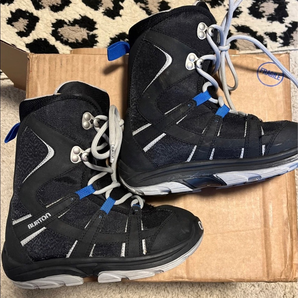 Burton size 5 snowboard boots